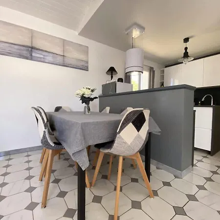 La Du Fier Pretty House For Up To 6 People *