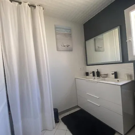Dom wakacyjny La Du Fier Pretty House For Up To 6 People